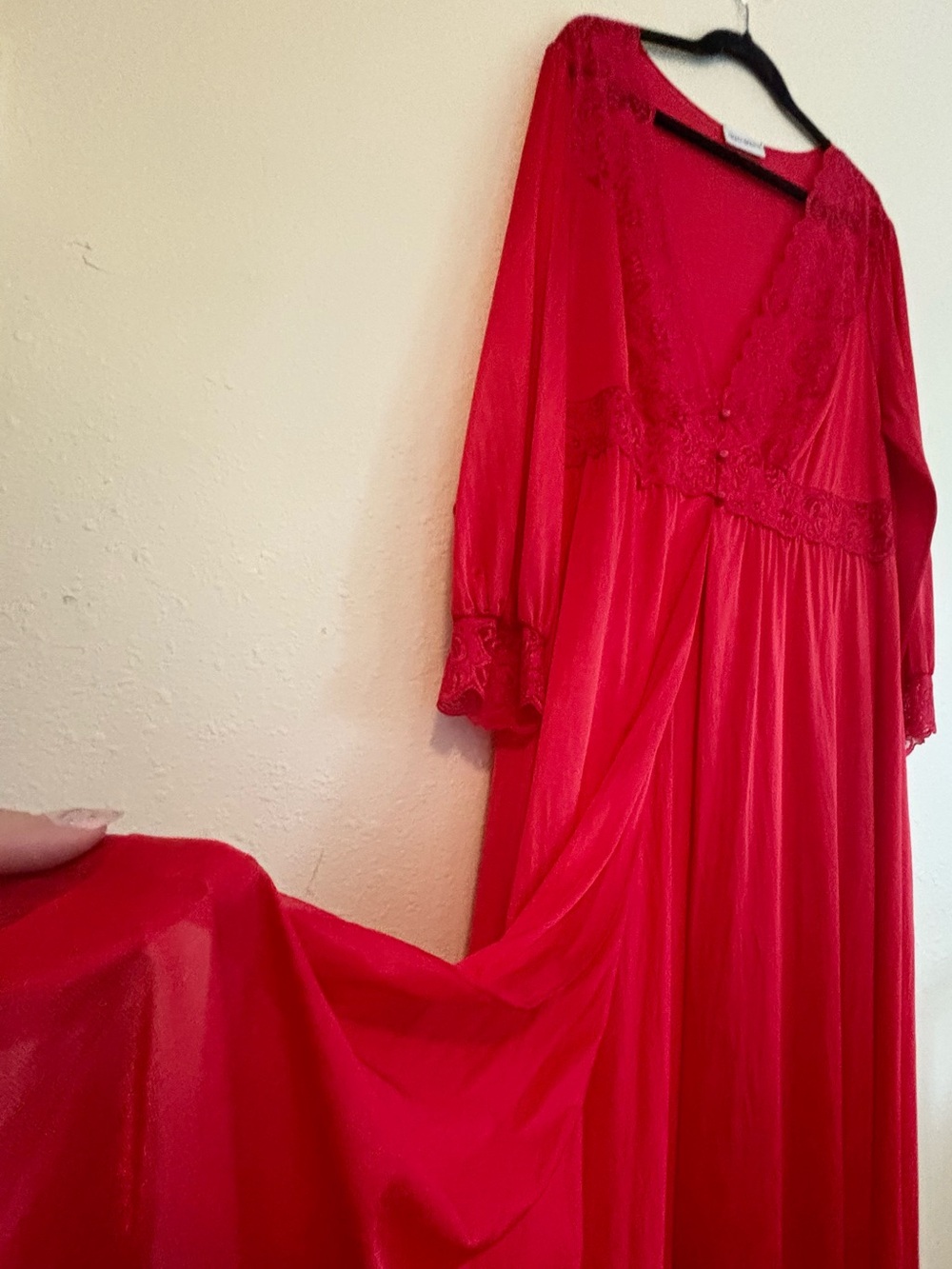 Stunning Shadowline Intimates Vintage Inspired Red Lace Detailed Robe